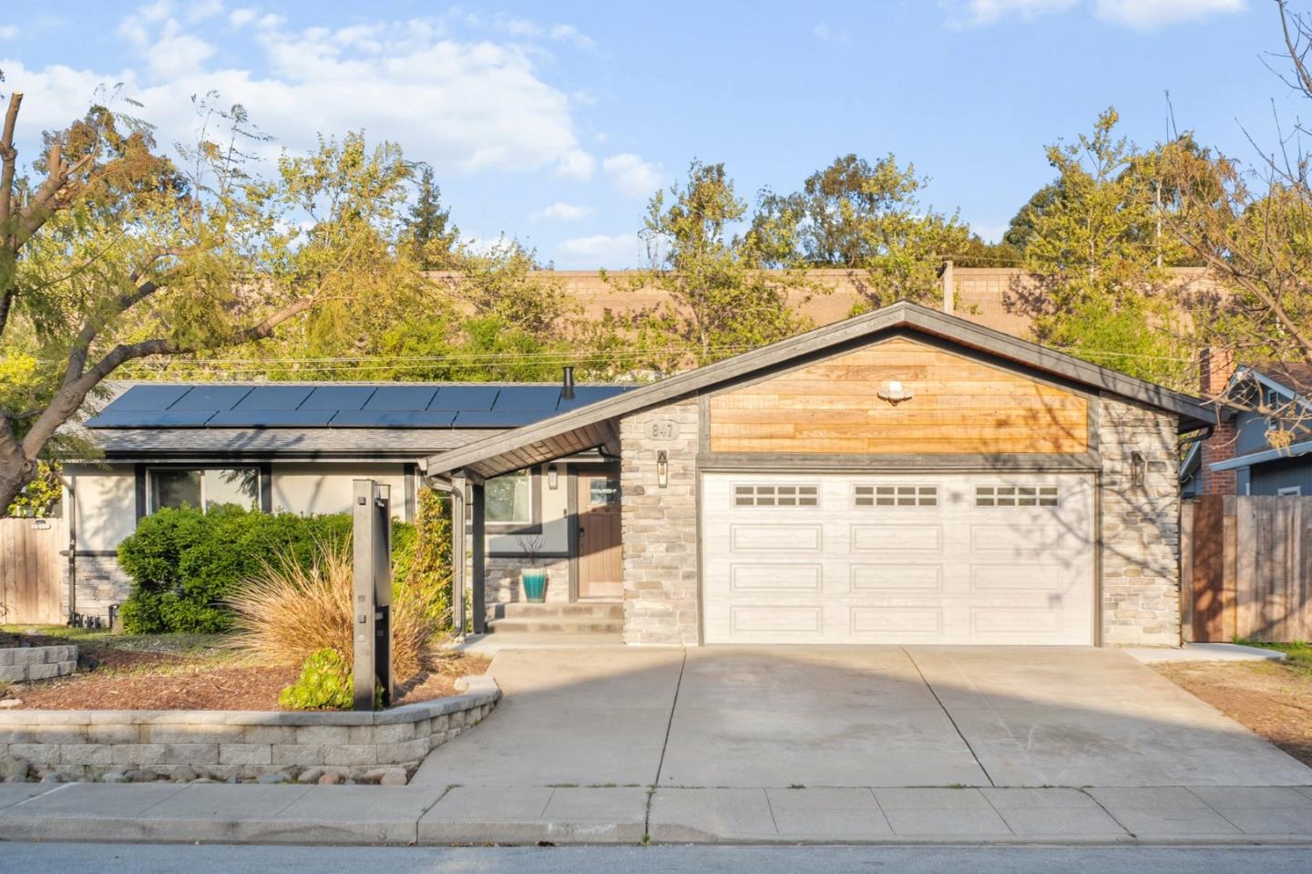 Detail Gallery Image 21 of 36 For 847 San Luppe Dr, Mountain View,  CA 94043 - 3 Beds | 2 Baths
