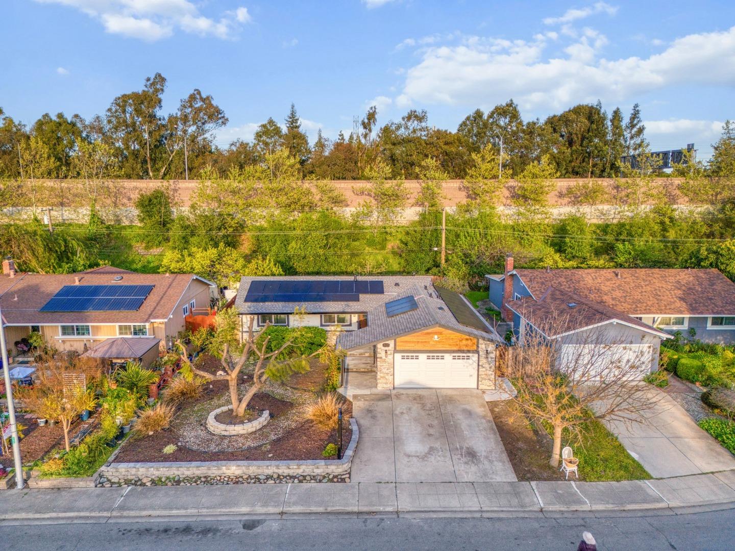 Detail Gallery Image 22 of 36 For 847 San Luppe Dr, Mountain View,  CA 94043 - 3 Beds | 2 Baths
