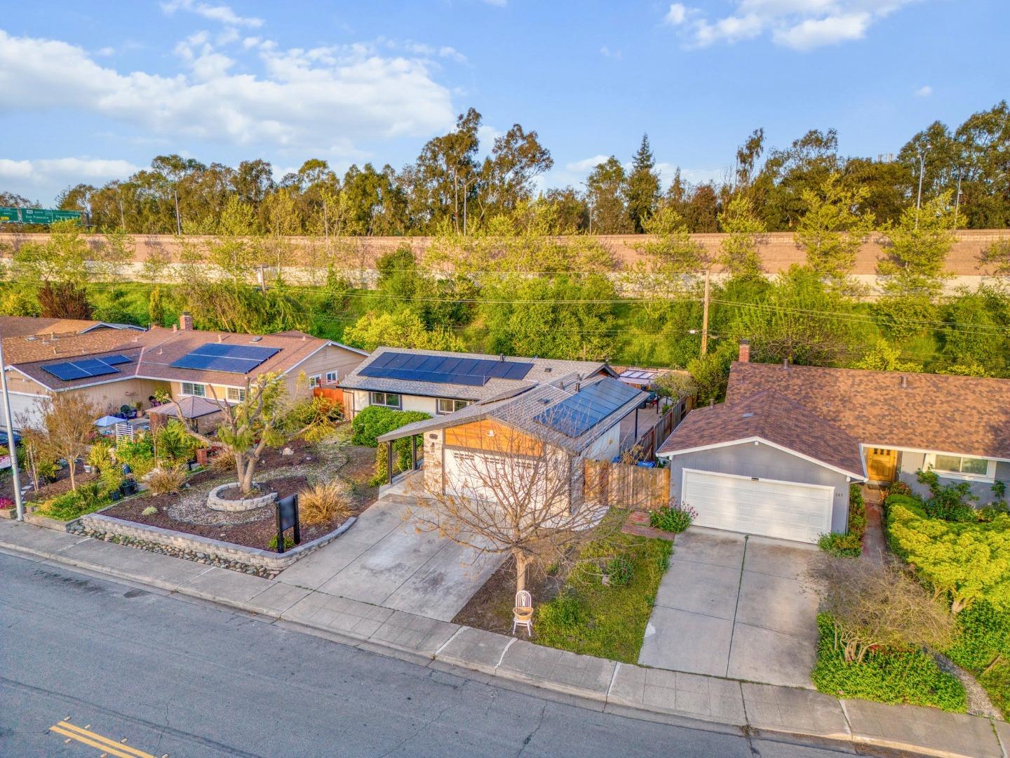 Detail Gallery Image 23 of 36 For 847 San Luppe Dr, Mountain View,  CA 94043 - 3 Beds | 2 Baths
