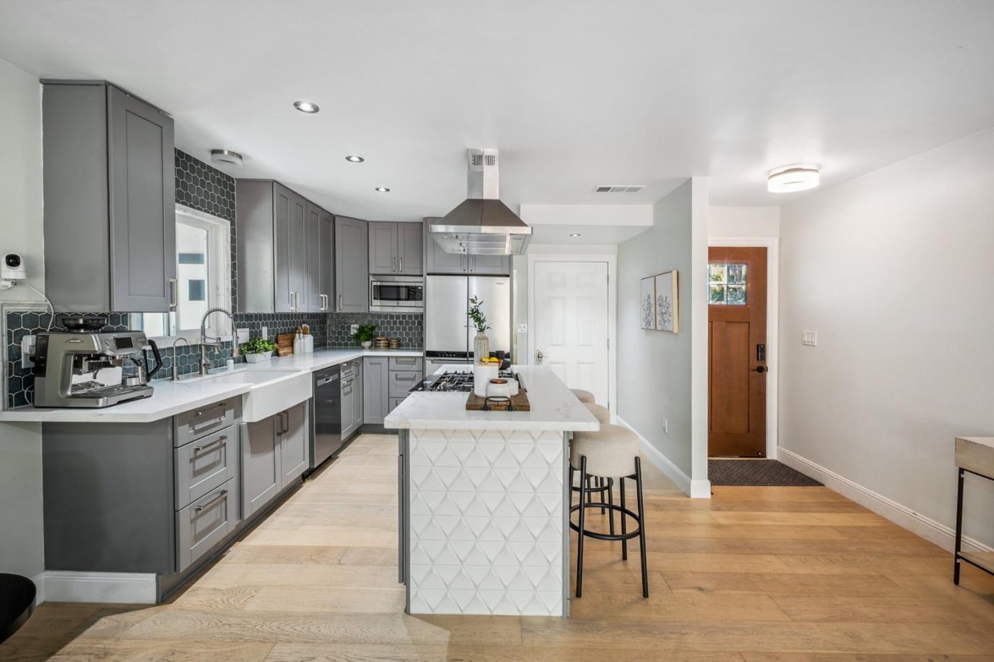 Detail Gallery Image 27 of 36 For 847 San Luppe Dr, Mountain View,  CA 94043 - 3 Beds | 2 Baths