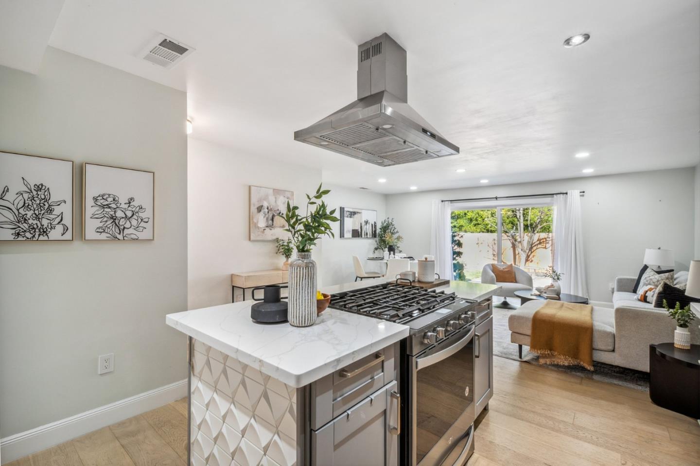 Detail Gallery Image 4 of 36 For 847 San Luppe Dr, Mountain View,  CA 94043 - 3 Beds | 2 Baths
