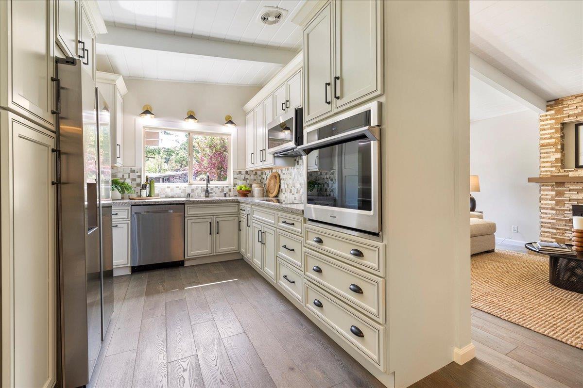 Detail Gallery Image 12 of 37 For 907 Christopher Way, Menlo Park,  CA 94025 - 3 Beds | 2 Baths