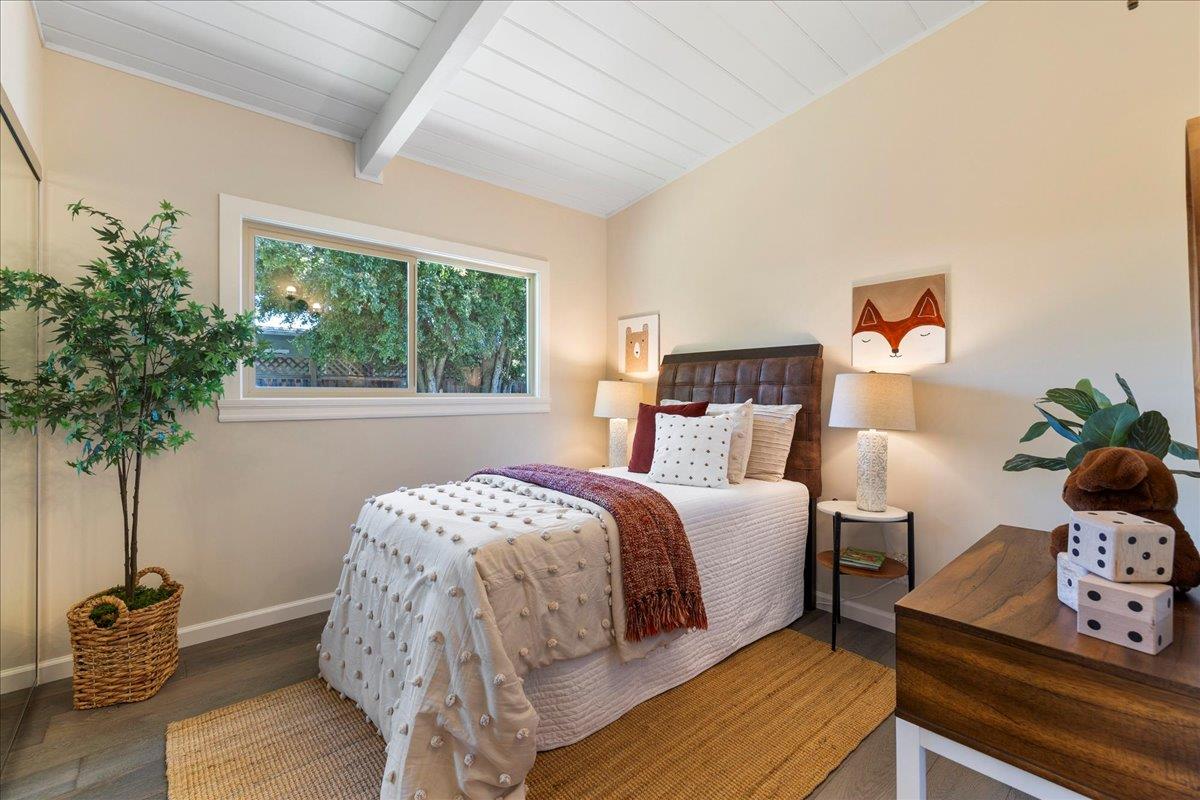 Detail Gallery Image 18 of 37 For 907 Christopher Way, Menlo Park,  CA 94025 - 3 Beds | 2 Baths