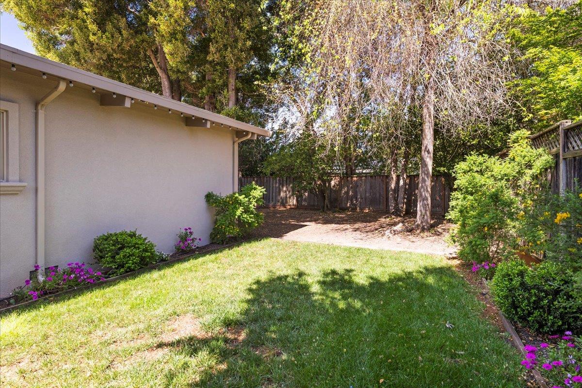 Detail Gallery Image 24 of 37 For 907 Christopher Way, Menlo Park,  CA 94025 - 3 Beds | 2 Baths