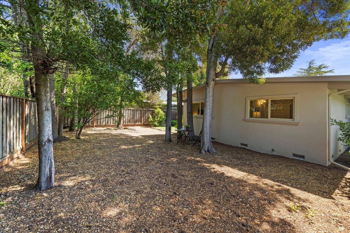 Detail Gallery Image 26 of 37 For 907 Christopher Way, Menlo Park,  CA 94025 - 3 Beds | 2 Baths