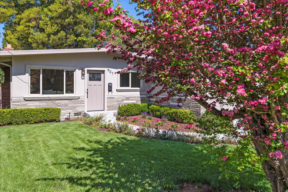Detail Gallery Image 5 of 37 For 907 Christopher Way, Menlo Park,  CA 94025 - 3 Beds | 2 Baths