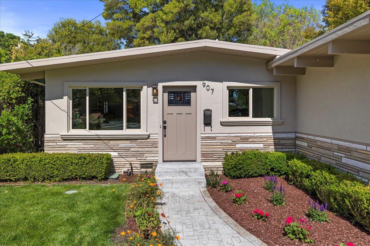 Detail Gallery Image 6 of 37 For 907 Christopher Way, Menlo Park,  CA 94025 - 3 Beds | 2 Baths
