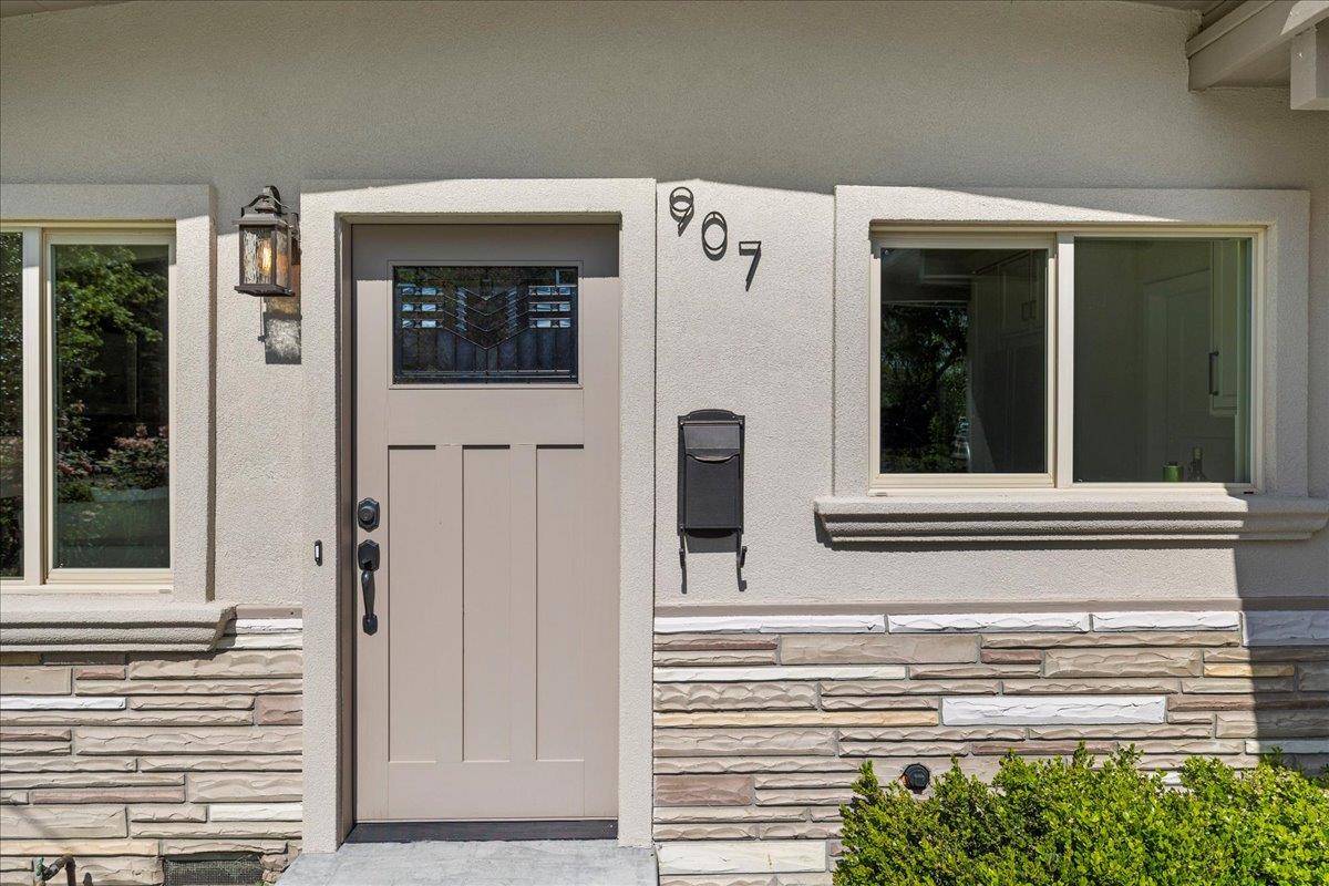 Detail Gallery Image 7 of 37 For 907 Christopher Way, Menlo Park,  CA 94025 - 3 Beds | 2 Baths