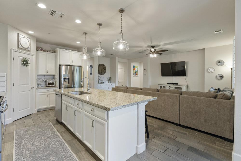 Detail Gallery Image 10 of 37 For 471 Segovia Dr, Hollister,  CA 95023 - 3 Beds | 2/1 Baths