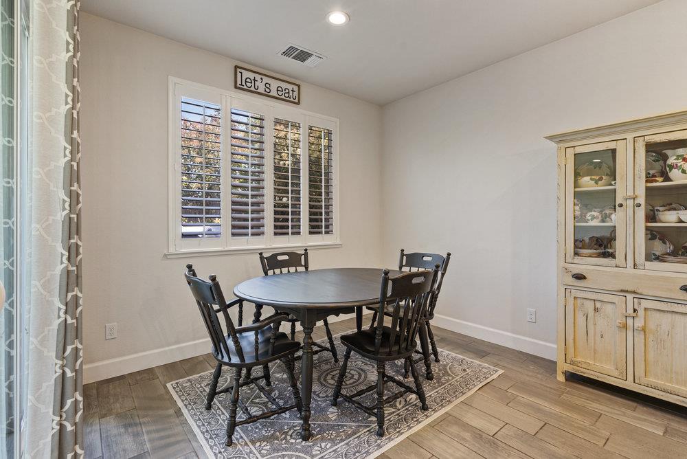 Detail Gallery Image 11 of 37 For 471 Segovia Dr, Hollister,  CA 95023 - 3 Beds | 2/1 Baths