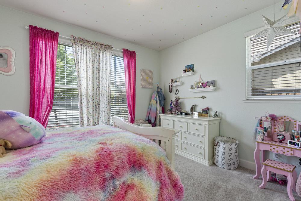 Detail Gallery Image 12 of 37 For 471 Segovia Dr, Hollister,  CA 95023 - 3 Beds | 2/1 Baths
