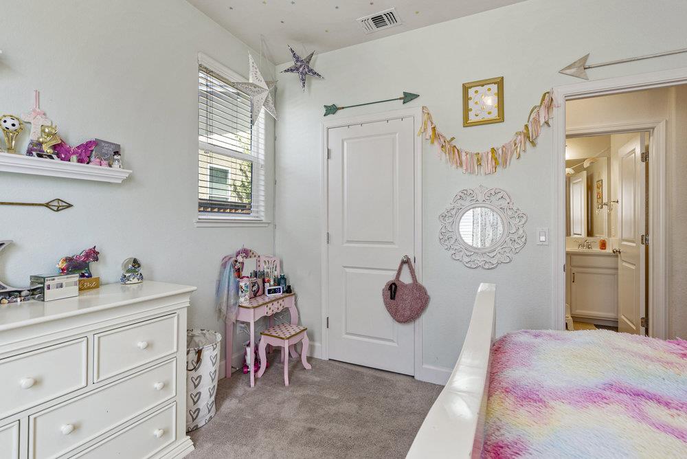 Detail Gallery Image 13 of 37 For 471 Segovia Dr, Hollister,  CA 95023 - 3 Beds | 2/1 Baths