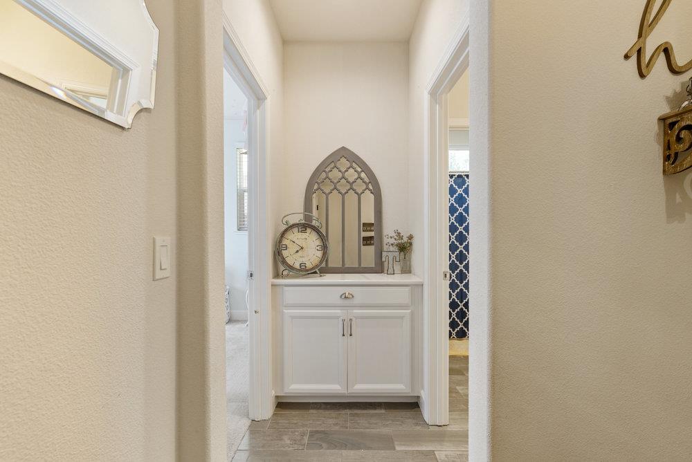Detail Gallery Image 14 of 37 For 471 Segovia Dr, Hollister,  CA 95023 - 3 Beds | 2/1 Baths