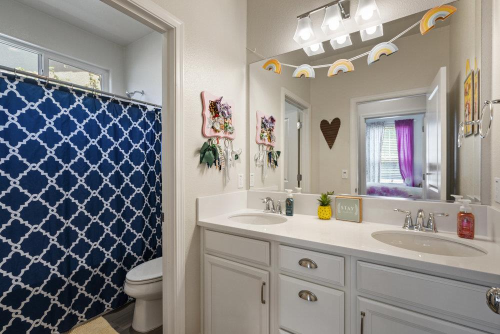 Detail Gallery Image 15 of 37 For 471 Segovia Dr, Hollister,  CA 95023 - 3 Beds | 2/1 Baths