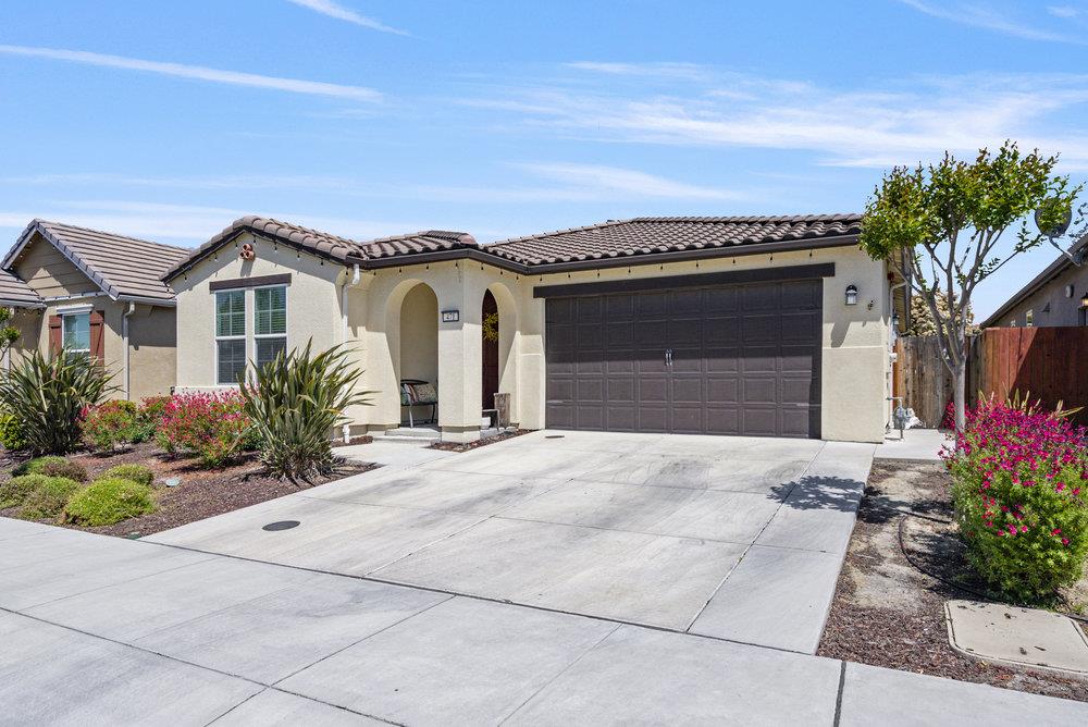 Detail Gallery Image 2 of 37 For 471 Segovia Dr, Hollister,  CA 95023 - 3 Beds | 2/1 Baths