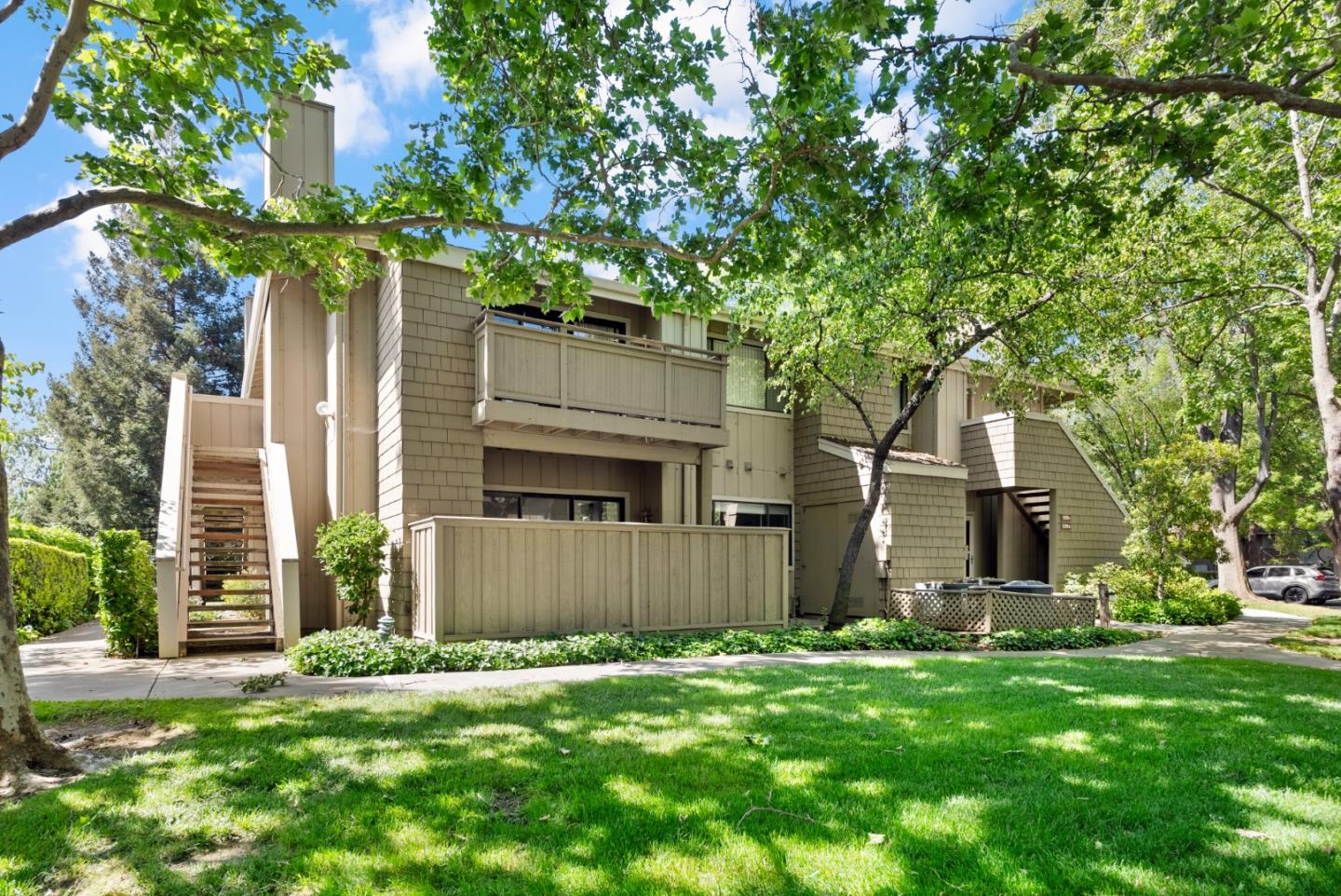 Detail Gallery Image 1 of 31 For 5701 Makati Cir #D,  San Jose,  CA 95123 - 1 Beds | 1 Baths