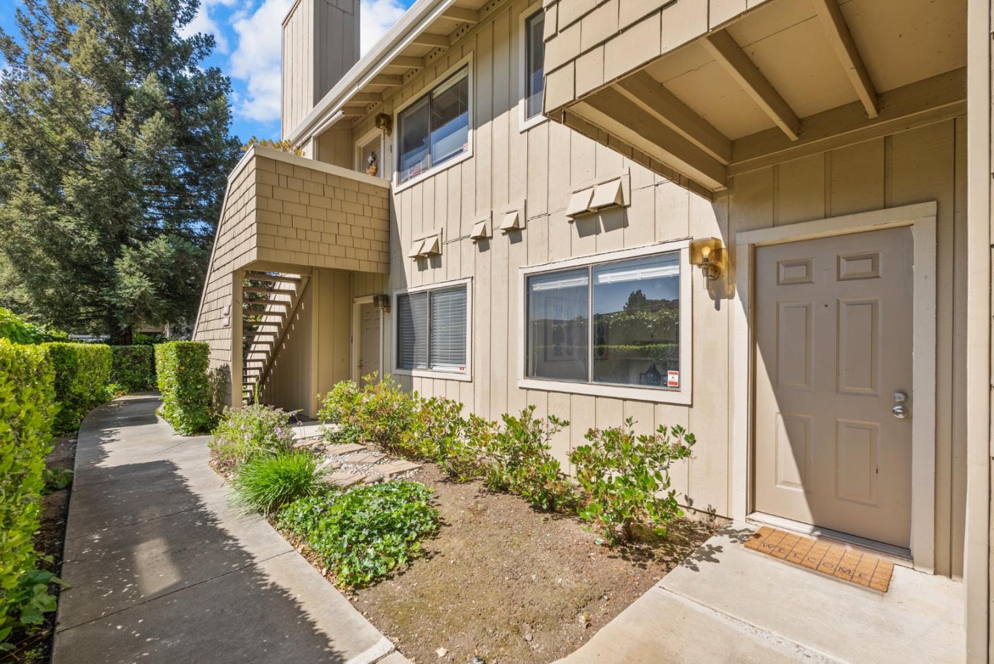 Detail Gallery Image 2 of 31 For 5701 Makati Cir #D,  San Jose,  CA 95123 - 1 Beds | 1 Baths