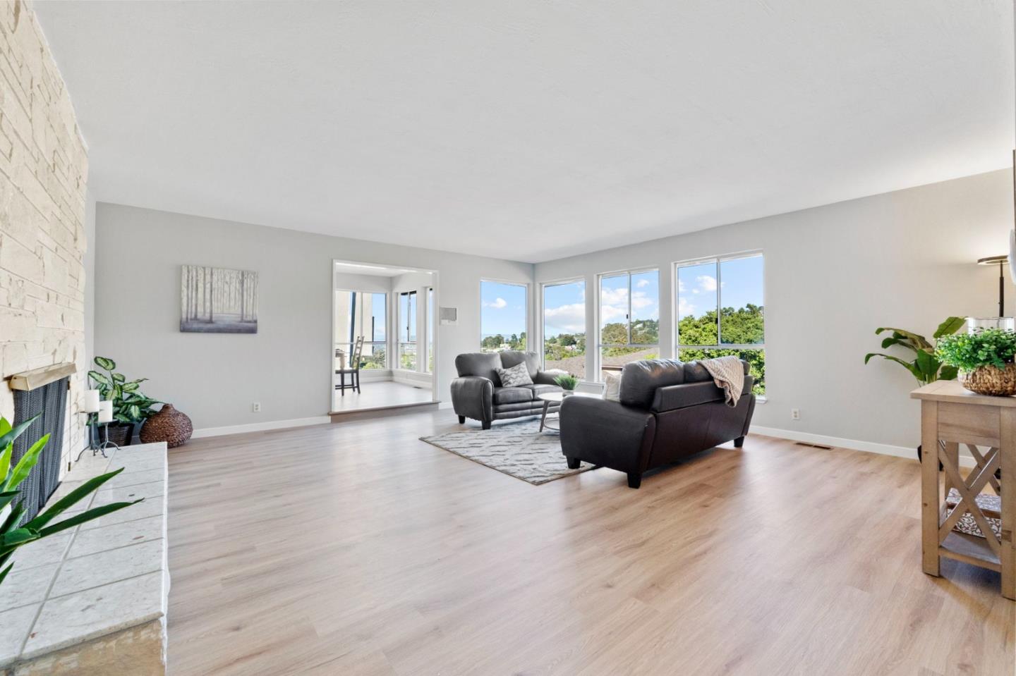 Detail Gallery Image 14 of 51 For 942 Viewridge Dr, San Mateo,  CA 94403 - 4 Beds | 2/1 Baths