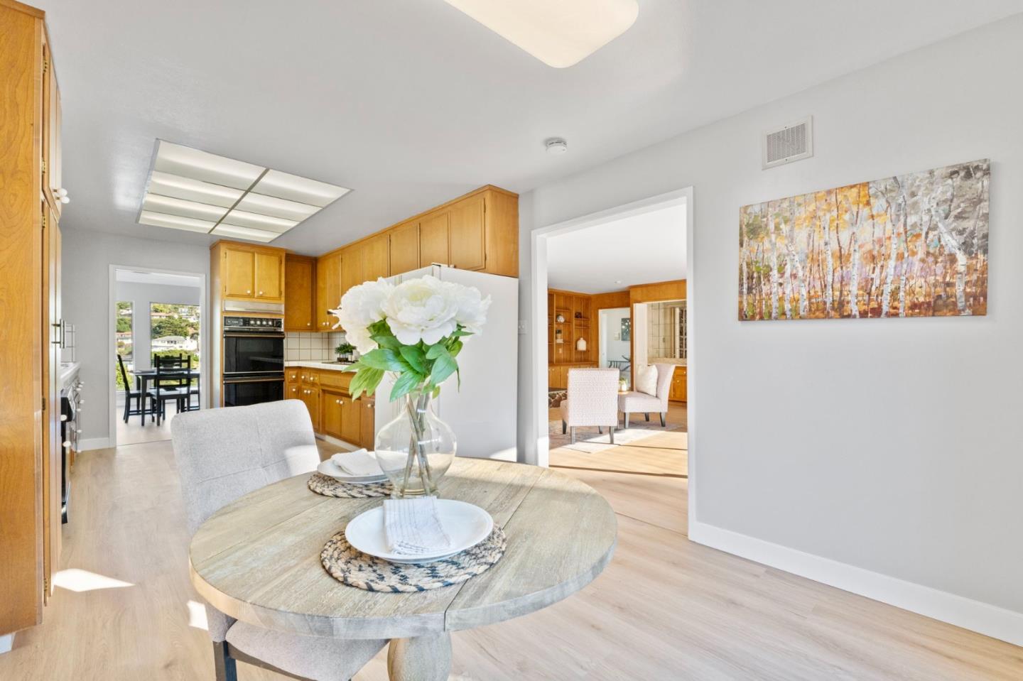 Detail Gallery Image 17 of 51 For 942 Viewridge Dr, San Mateo,  CA 94403 - 4 Beds | 2/1 Baths