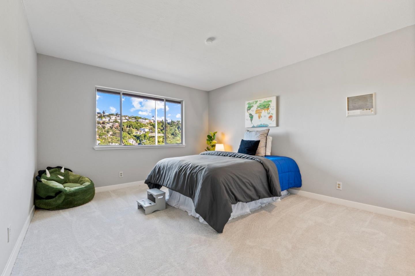 Detail Gallery Image 34 of 51 For 942 Viewridge Dr, San Mateo,  CA 94403 - 4 Beds | 2/1 Baths