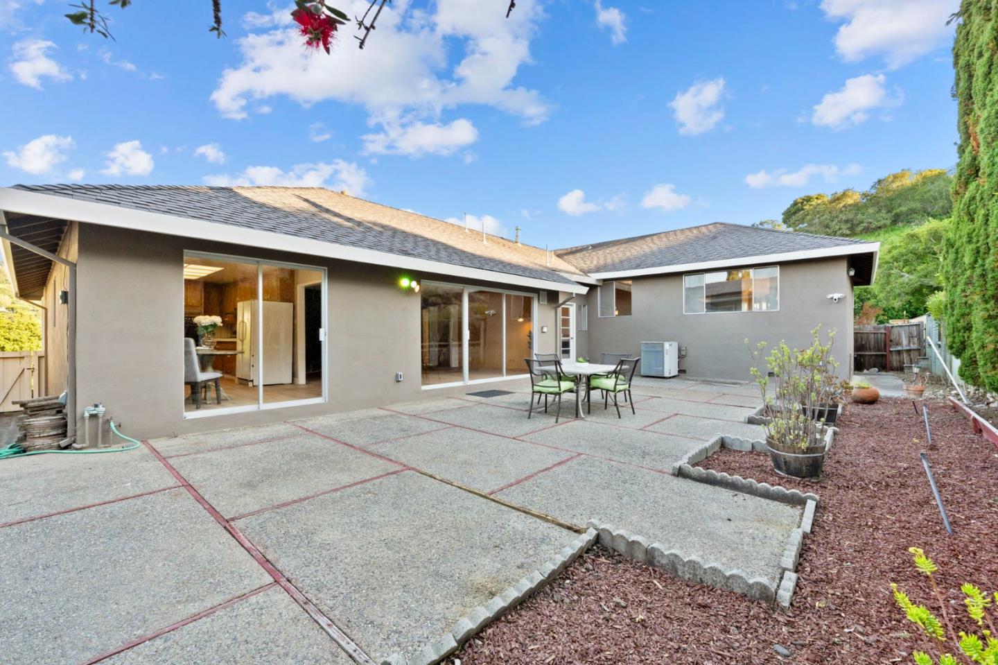 Detail Gallery Image 47 of 51 For 942 Viewridge Dr, San Mateo,  CA 94403 - 4 Beds | 2/1 Baths