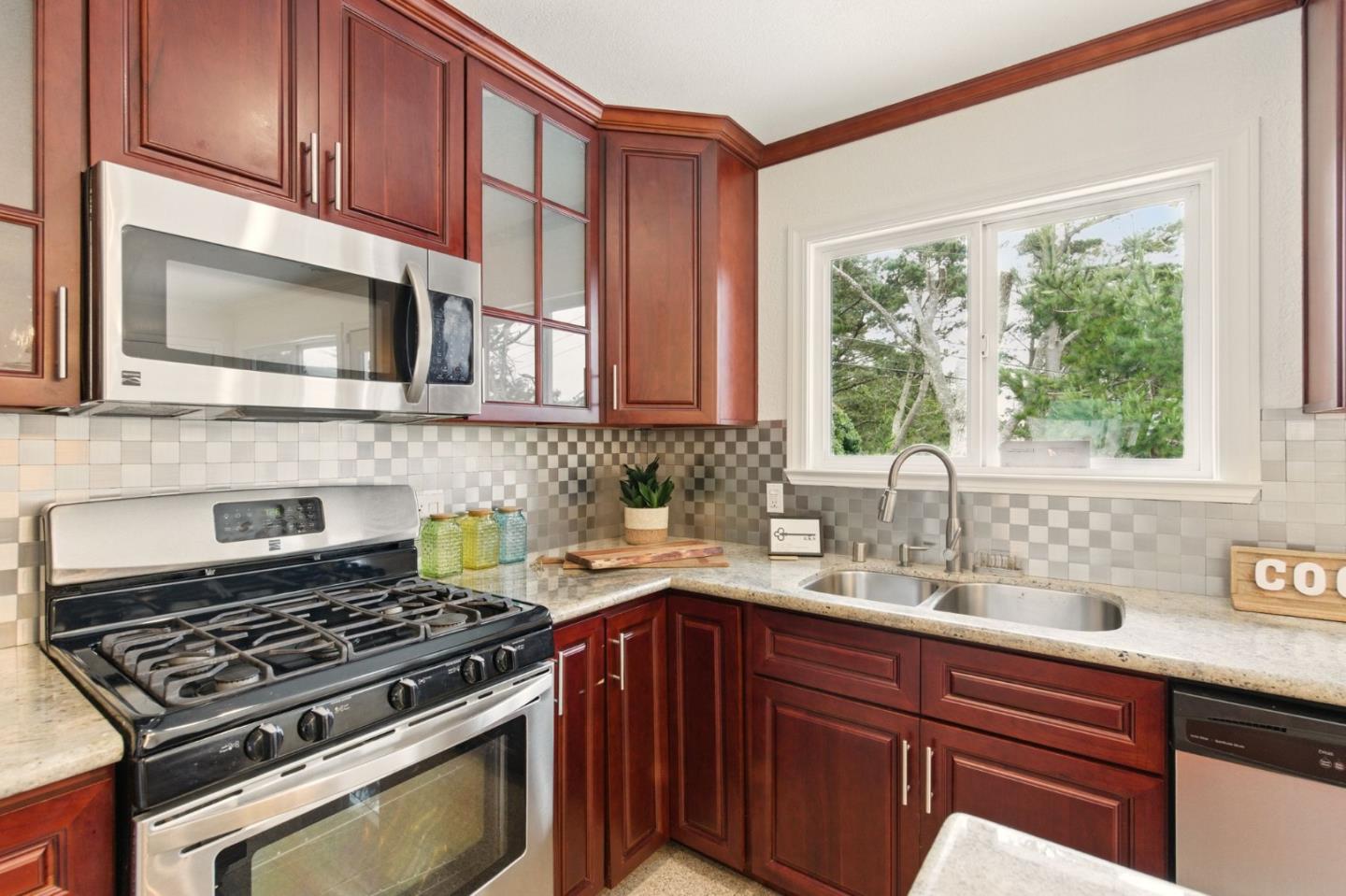 Detail Gallery Image 8 of 35 For 3820 Colby Way, San Bruno,  CA 94066 - 3 Beds | 2 Baths