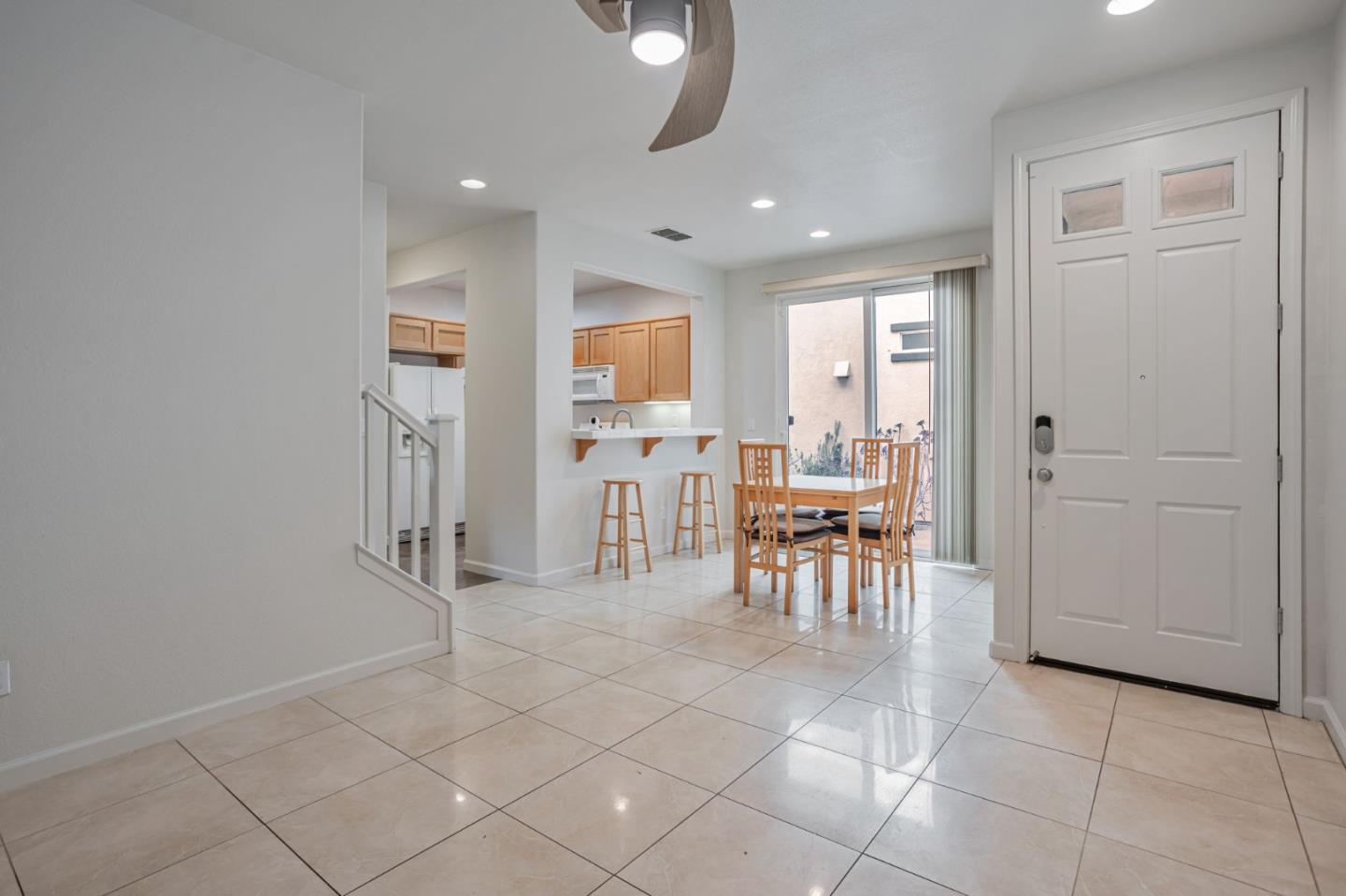 Detail Gallery Image 2 of 14 For 1658 Glenmore Dr, Fairfield,  CA 94533 - 3 Beds | 2/1 Baths