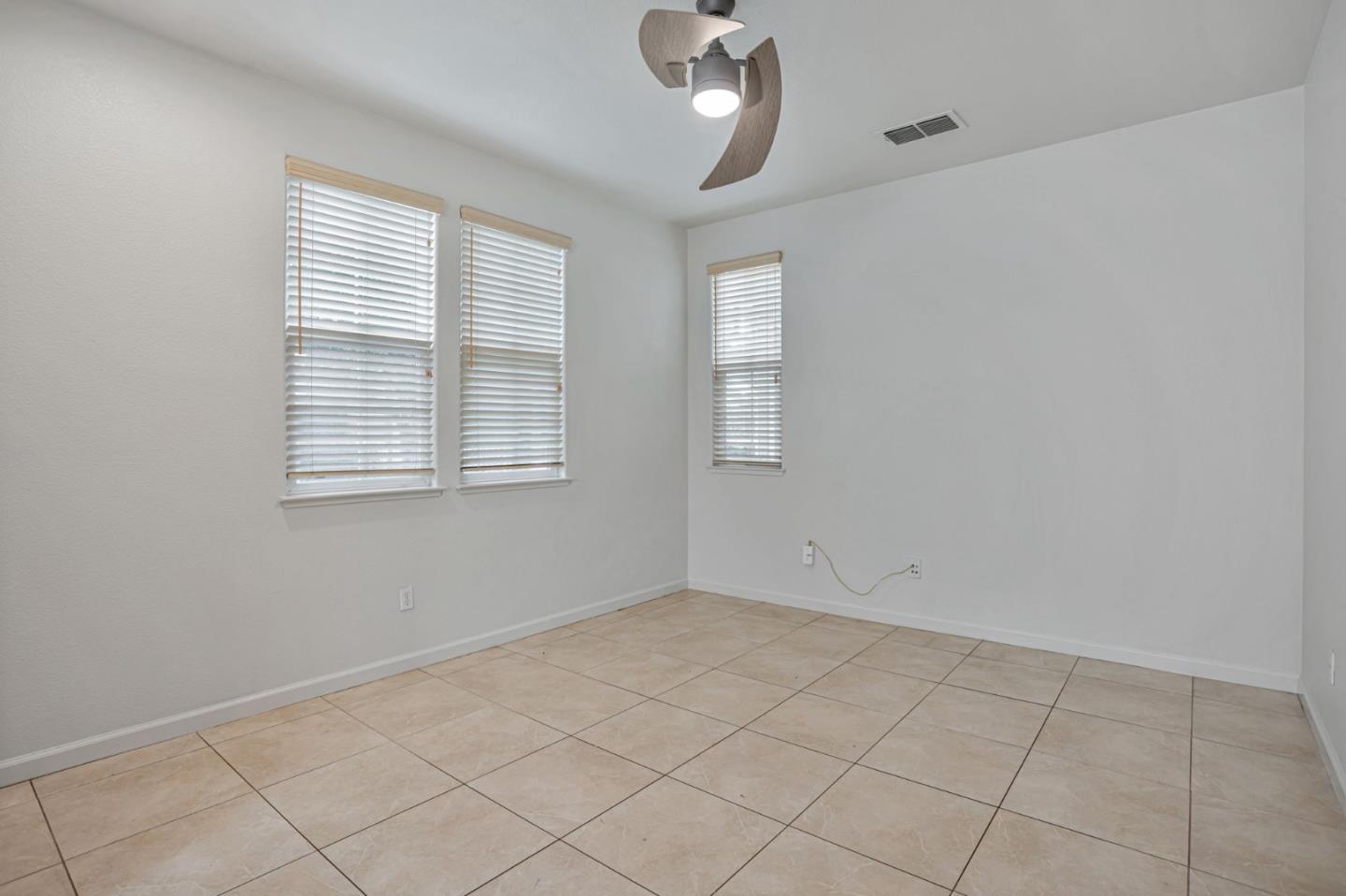 Detail Gallery Image 3 of 14 For 1658 Glenmore Dr, Fairfield,  CA 94533 - 3 Beds | 2/1 Baths