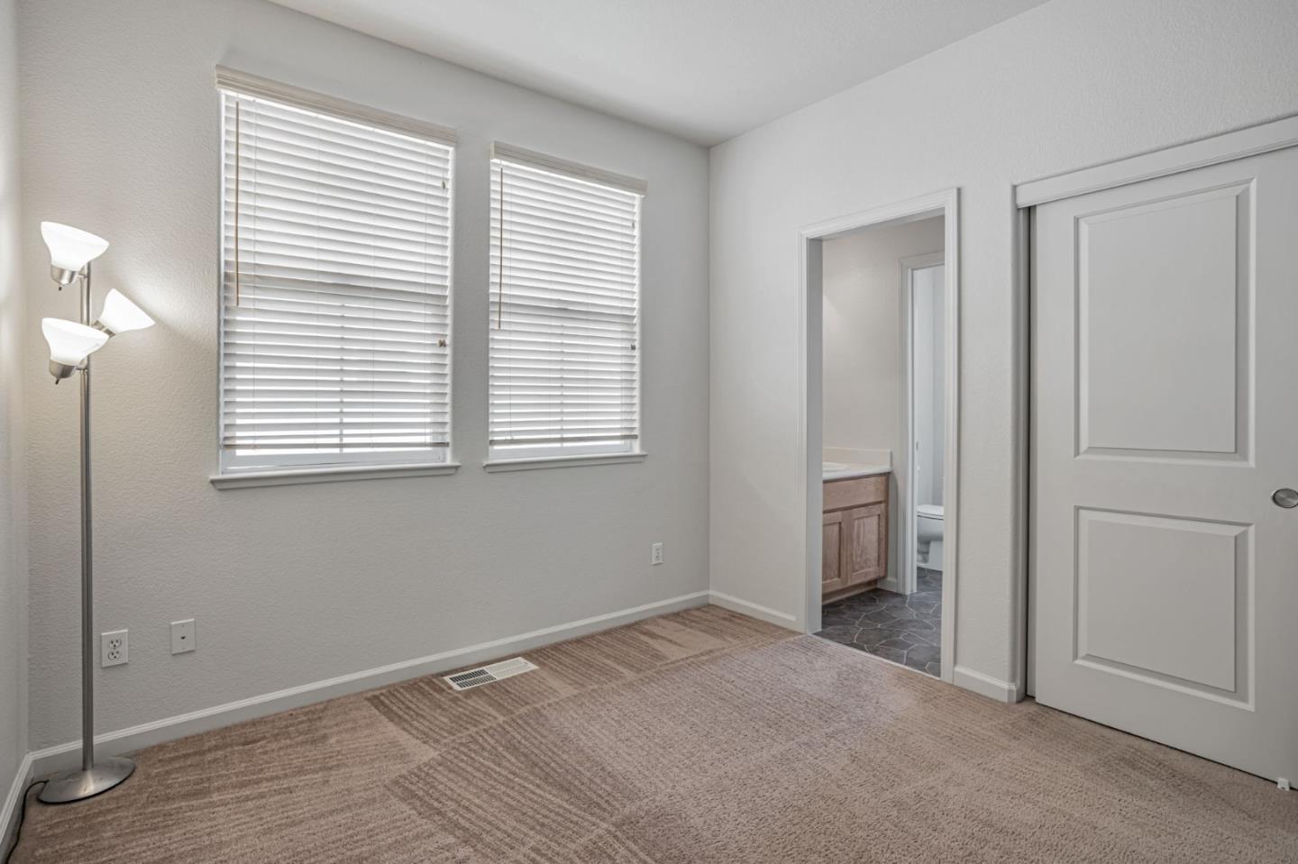 Detail Gallery Image 8 of 14 For 1658 Glenmore Dr, Fairfield,  CA 94533 - 3 Beds | 2/1 Baths