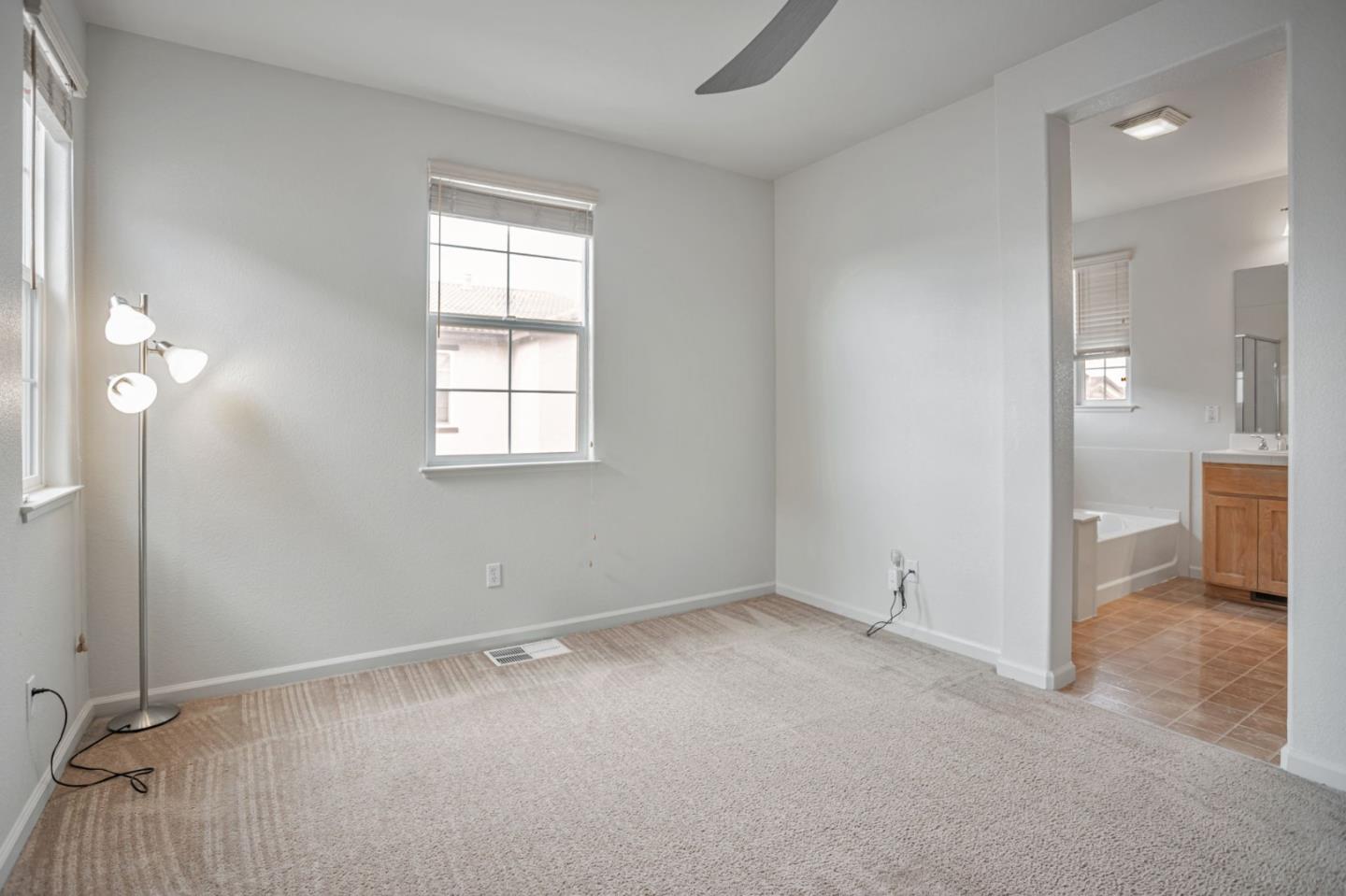 Detail Gallery Image 9 of 14 For 1658 Glenmore Dr, Fairfield,  CA 94533 - 3 Beds | 2/1 Baths
