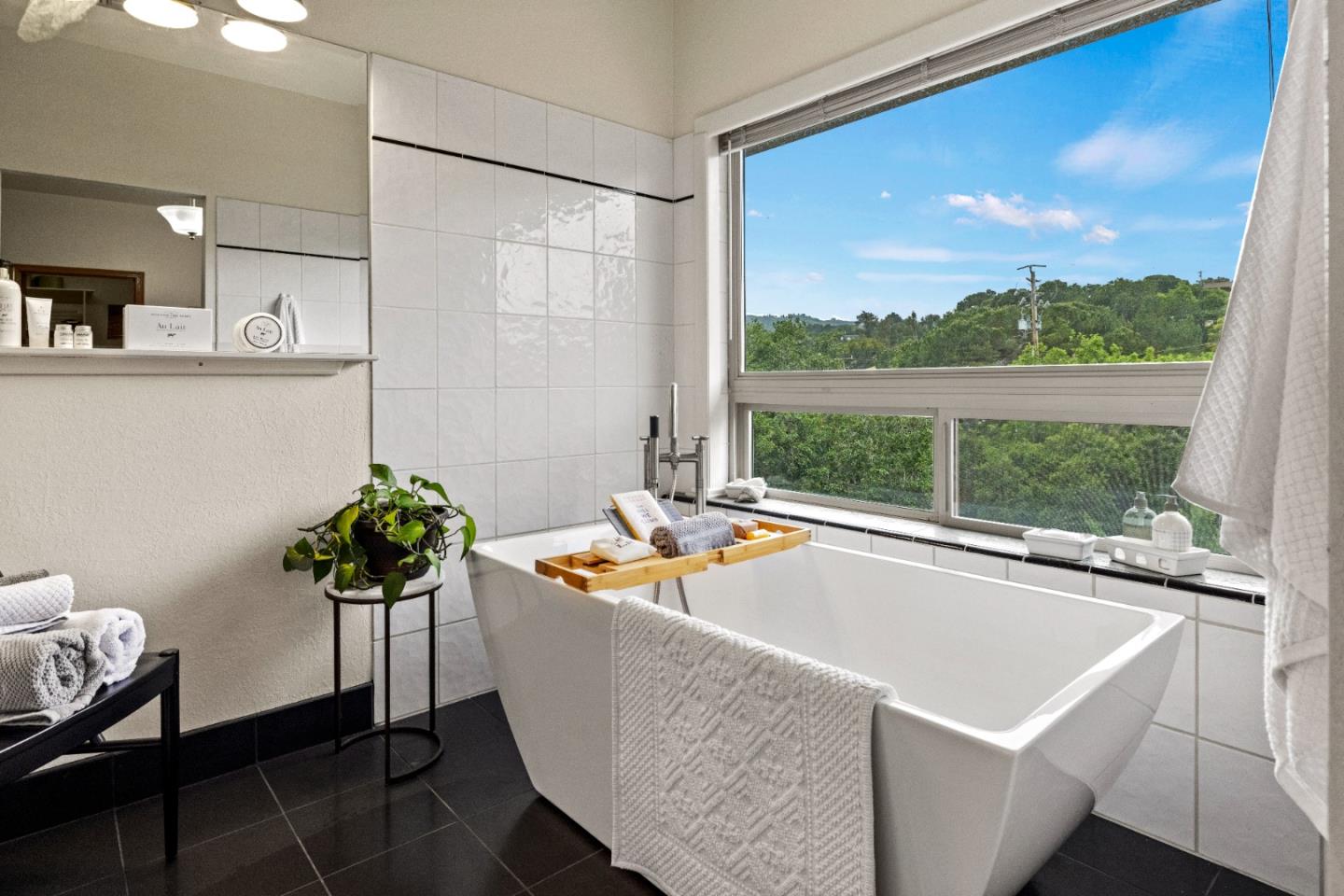 Detail Gallery Image 26 of 62 For 2 Mesa Del Sol, Salinas,  CA 93908 - 3 Beds | 3 Baths