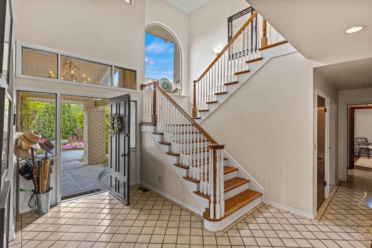Detail Gallery Image 7 of 62 For 2 Mesa Del Sol, Salinas,  CA 93908 - 3 Beds | 3 Baths