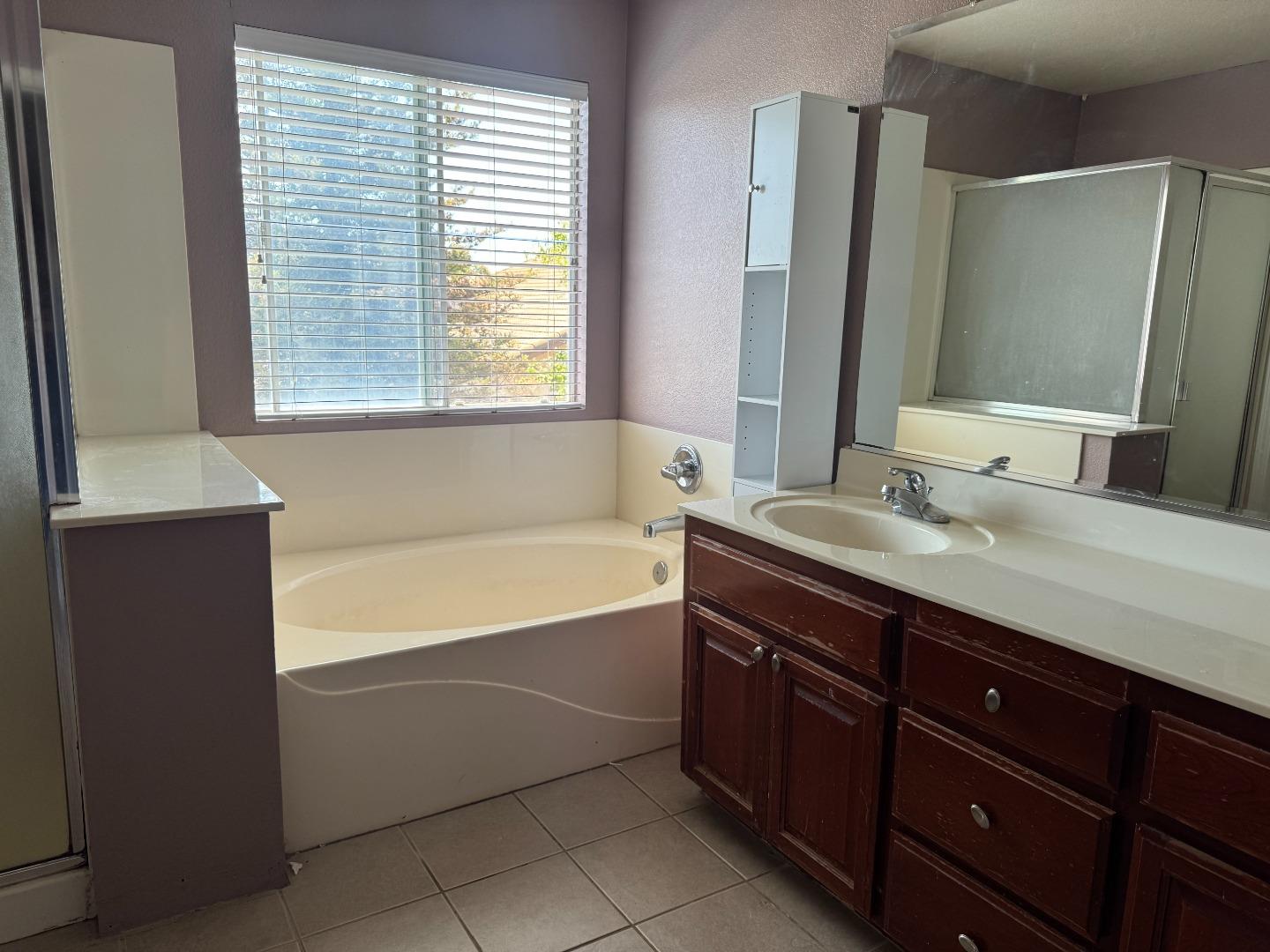 Detail Gallery Image 4 of 9 For 1608 Henry Long Blvd, Stockton,  CA 95206 - 4 Beds | 3 Baths