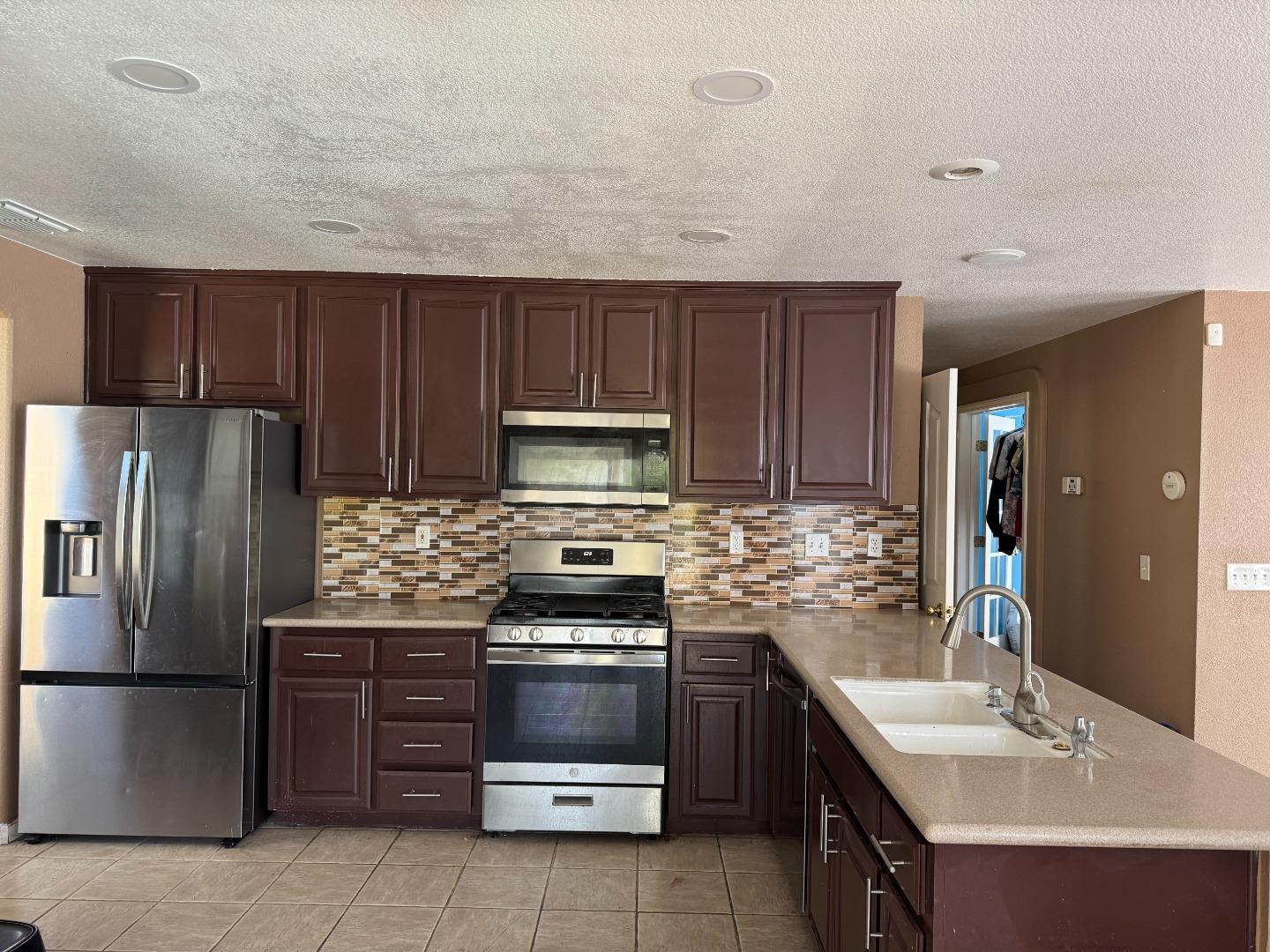 Detail Gallery Image 6 of 9 For 1608 Henry Long Blvd, Stockton,  CA 95206 - 4 Beds | 3 Baths