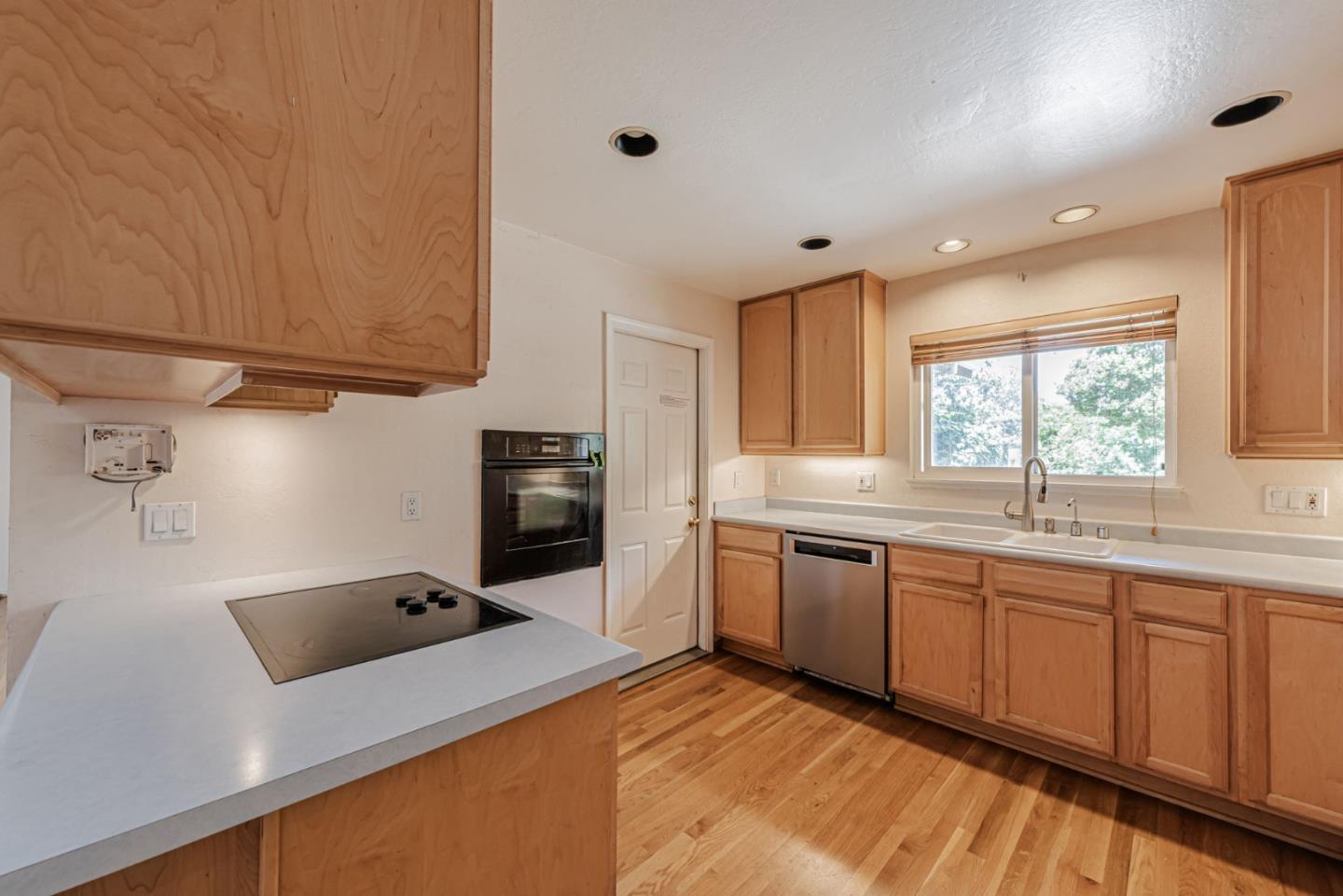 Detail Gallery Image 4 of 22 For 1160 Paula Dr, Campbell,  CA 95008 - 4 Beds | 2 Baths