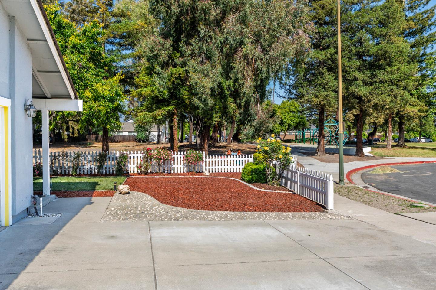 Detail Gallery Image 2 of 16 For 339 Viewpark Cir, San Jose,  CA 95136 - 4 Beds | 2 Baths