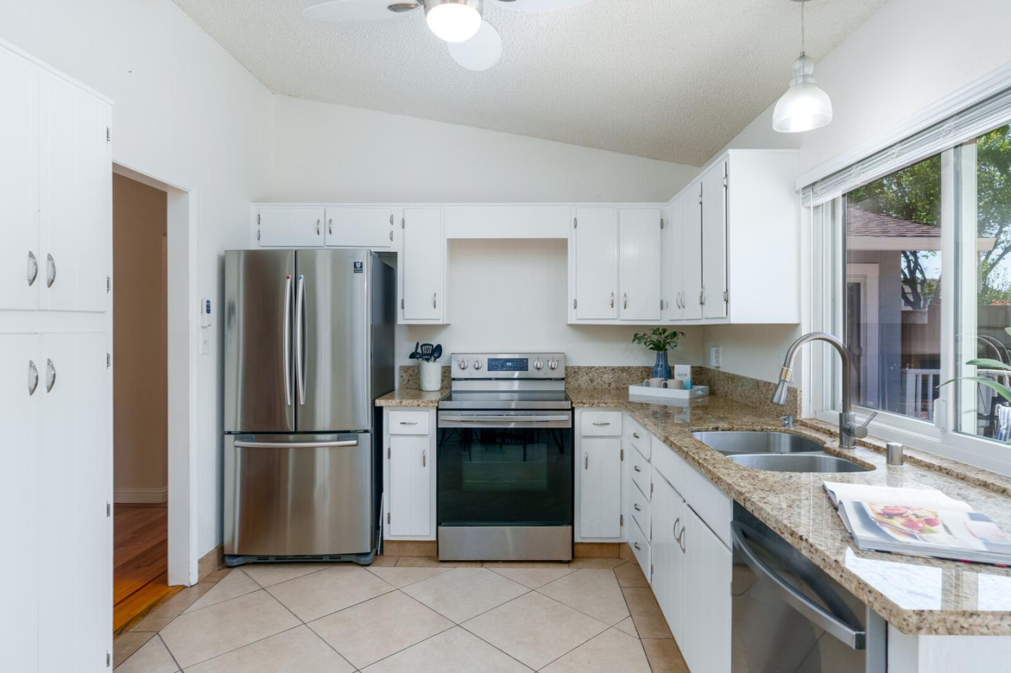 Detail Gallery Image 5 of 16 For 339 Viewpark Cir, San Jose,  CA 95136 - 4 Beds | 2 Baths