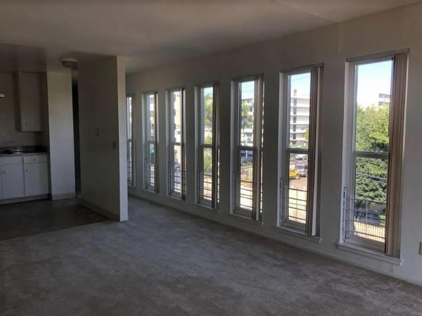 Detail Gallery Image 2 of 6 For Address Not Disclosed,  Redwood City,  CA 94063 - 1 Beds | 1 Baths