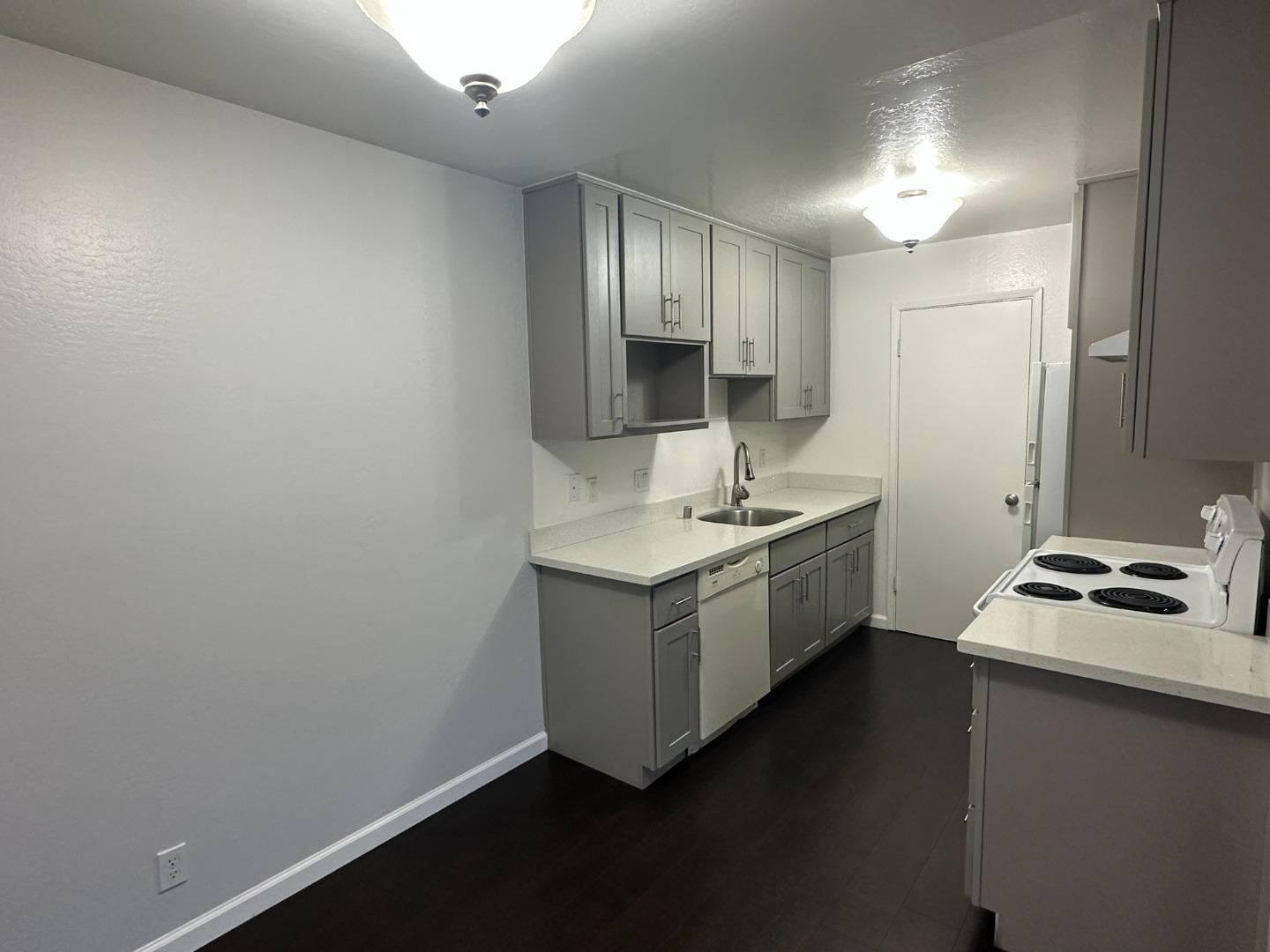 Detail Gallery Image 4 of 8 For 201 Standish St #3,  Redwood City,  CA 94063 - 1 Beds | 1 Baths
