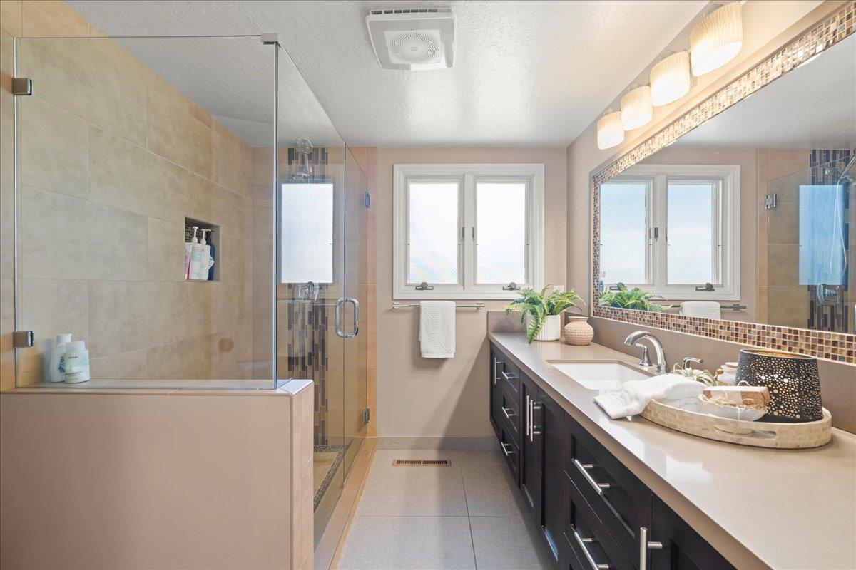 Detail Gallery Image 23 of 32 For 1597 Koch Ln, San Jose,  CA 95125 - 3 Beds | 2/1 Baths