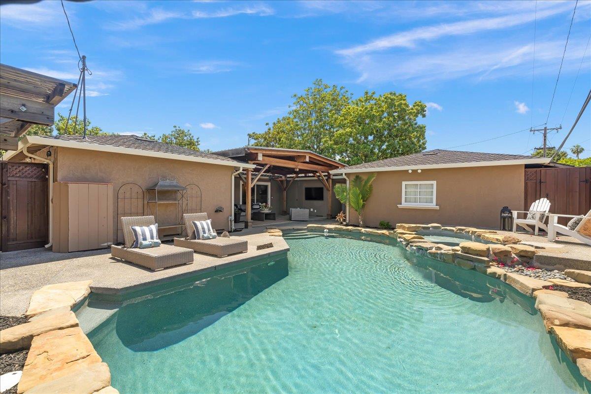 Detail Gallery Image 24 of 32 For 1597 Koch Ln, San Jose,  CA 95125 - 3 Beds | 2/1 Baths