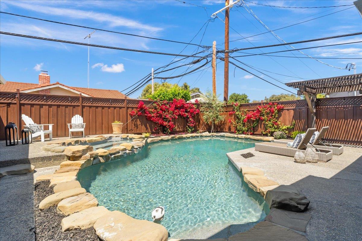 Detail Gallery Image 27 of 32 For 1597 Koch Ln, San Jose,  CA 95125 - 3 Beds | 2/1 Baths