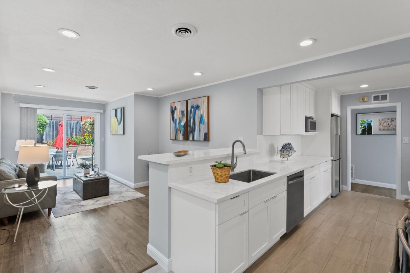 Detail Gallery Image 8 of 21 For 1694 Hickory Ave, San Bruno,  CA 94066 - 3 Beds | 2 Baths