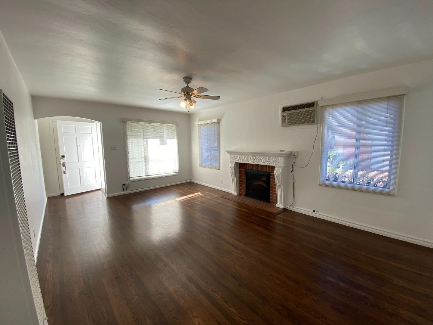 Detail Gallery Image 2 of 6 For 921 B St, San Mateo,  CA 94401 - 2 Beds | 1 Baths