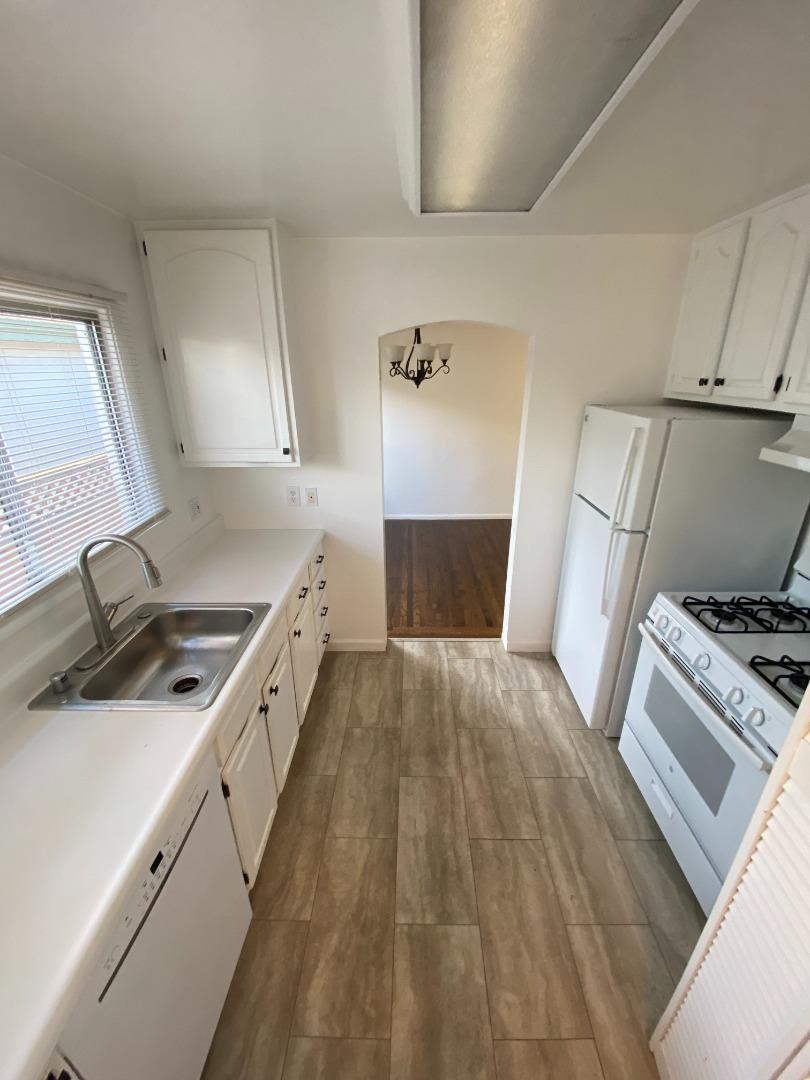 Detail Gallery Image 4 of 6 For 921 B St, San Mateo,  CA 94401 - 2 Beds | 1 Baths