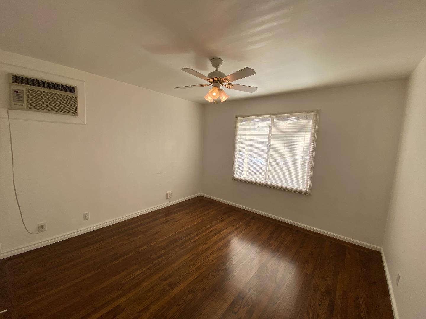 Detail Gallery Image 5 of 6 For 921 B St, San Mateo,  CA 94401 - 2 Beds | 1 Baths