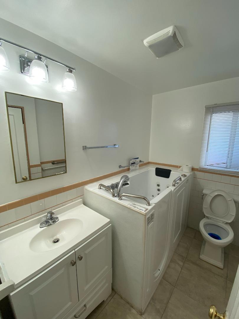 Detail Gallery Image 6 of 6 For 921 B St, San Mateo,  CA 94401 - 2 Beds | 1 Baths
