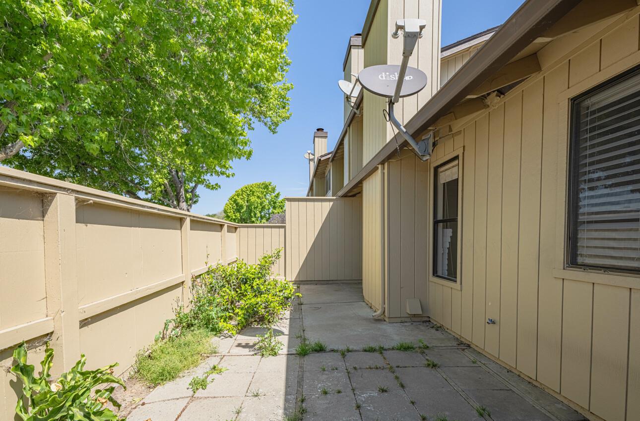 Detail Gallery Image 10 of 32 For 1840 Cherokee Dr #1,  Salinas,  CA 93906 - 2 Beds | 2 Baths