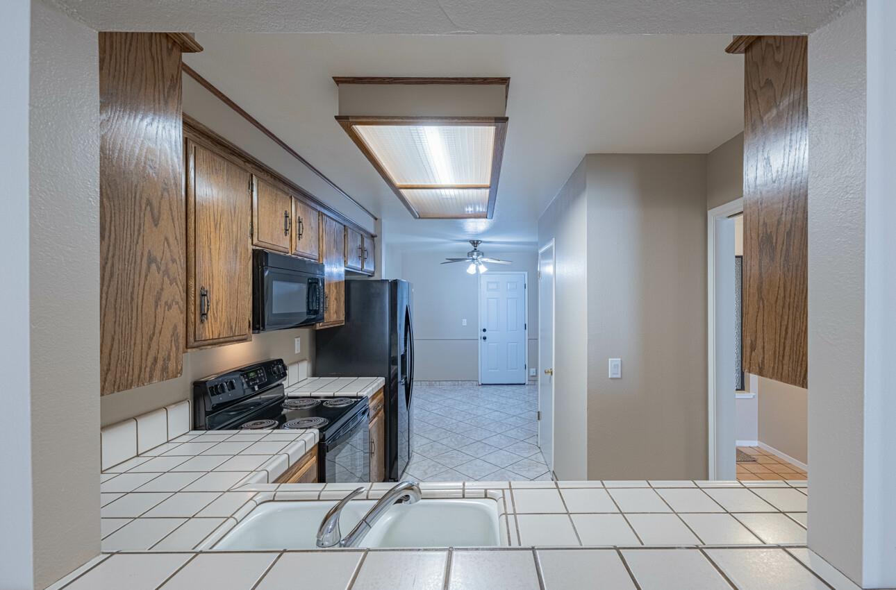 Detail Gallery Image 12 of 32 For 1840 Cherokee Dr #1,  Salinas,  CA 93906 - 2 Beds | 2 Baths