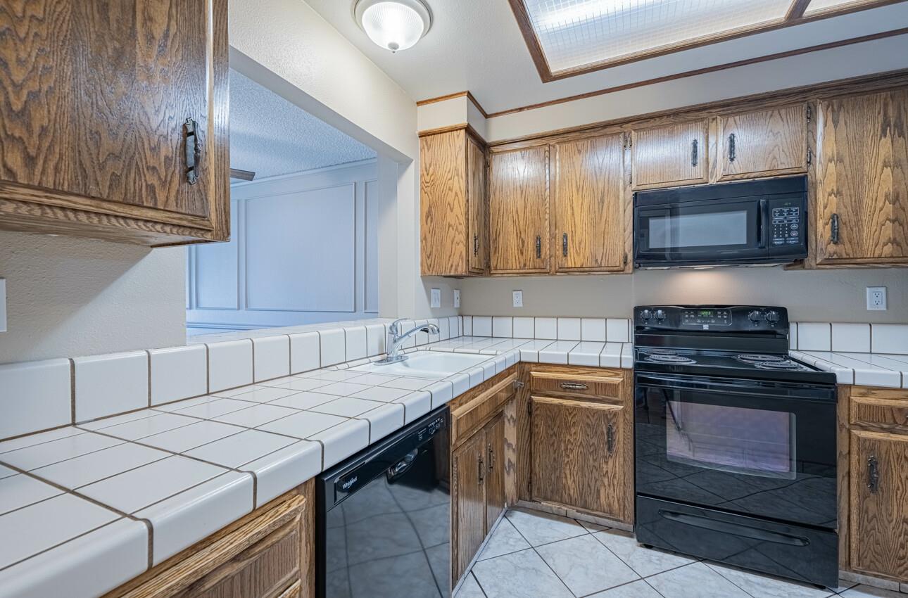 Detail Gallery Image 14 of 32 For 1840 Cherokee Dr #1,  Salinas,  CA 93906 - 2 Beds | 2 Baths